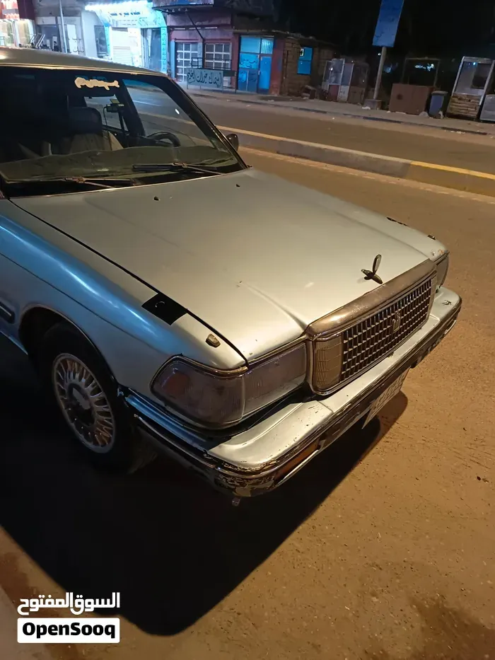 Toyota Crown 1990 photo 4