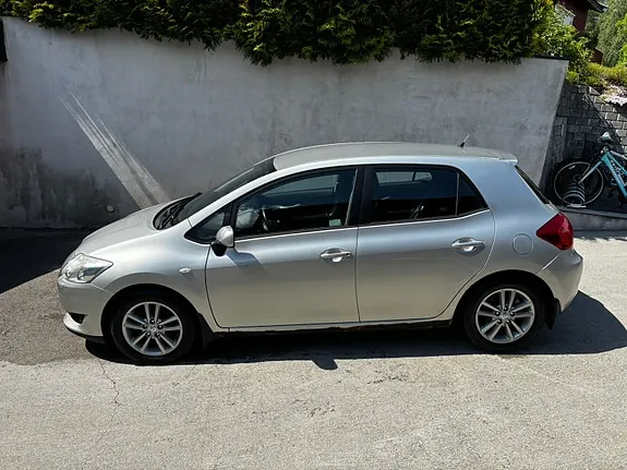 Toyota Auris 2008 photo 2