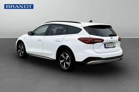 Ford Focus 2023 photo 2