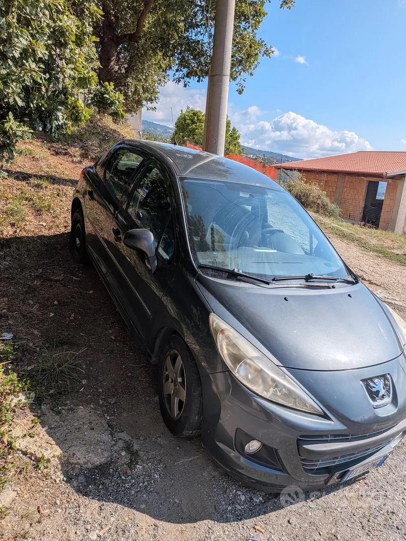 Peugeot 207 2012 photo 3