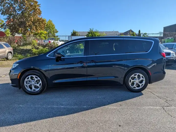 Chrysler Pacifica 2024 photo 4
