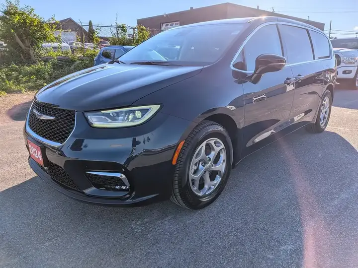Chrysler Pacifica 2024 photo 3