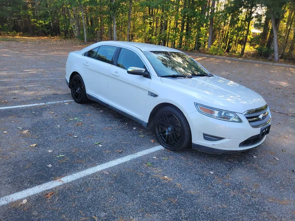 Ford Taurus 2012 photo 4