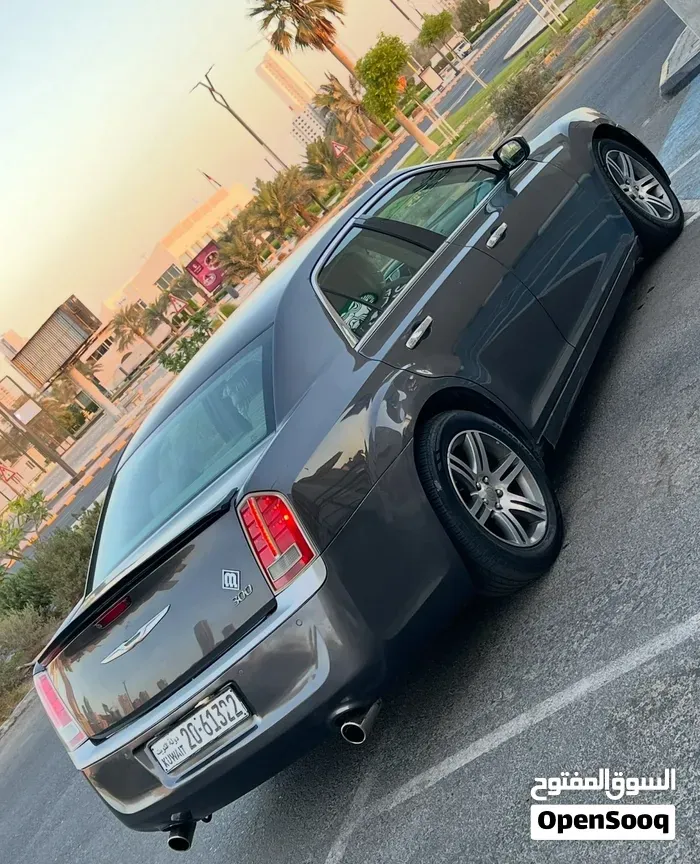 Chrysler 300 2013 photo 2