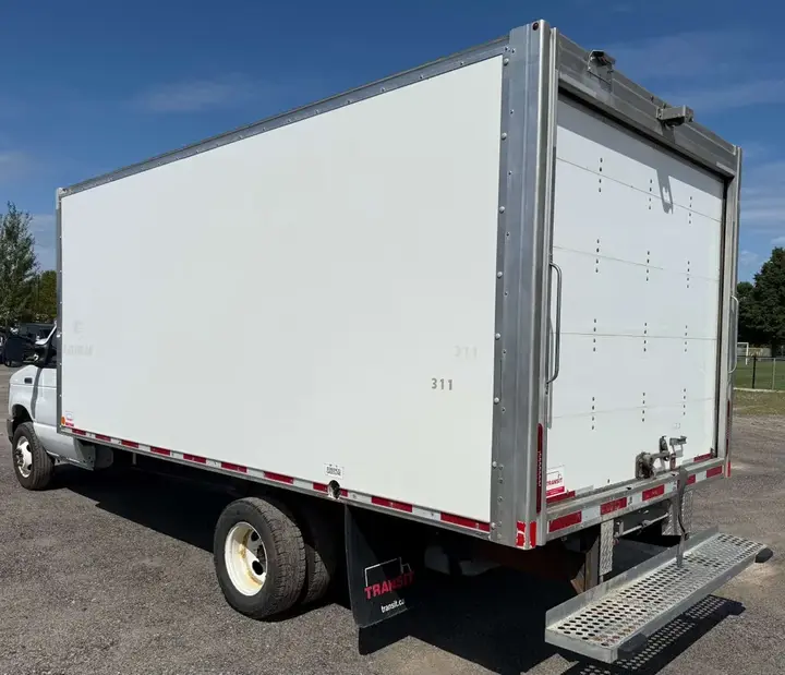 Ford E-Series 2022 photo 3