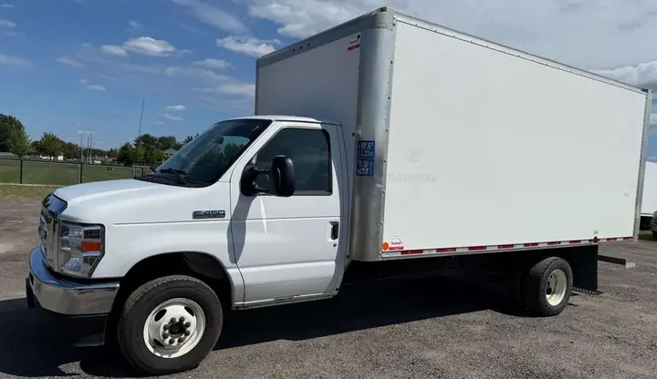 Ford E-Series 2022 photo 2