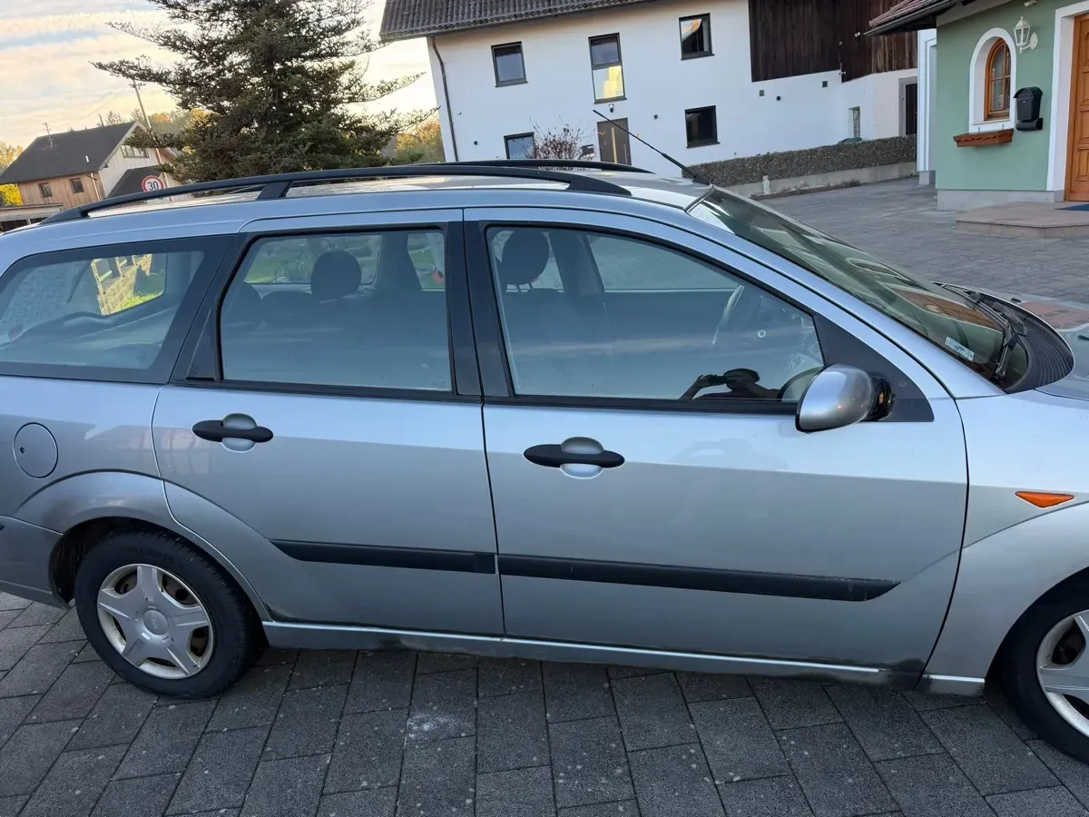 Ford Focus 2004 photo 2