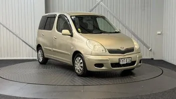 Toyota Funcargo 2002 photo 2