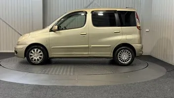 Toyota Funcargo 2002 photo 3