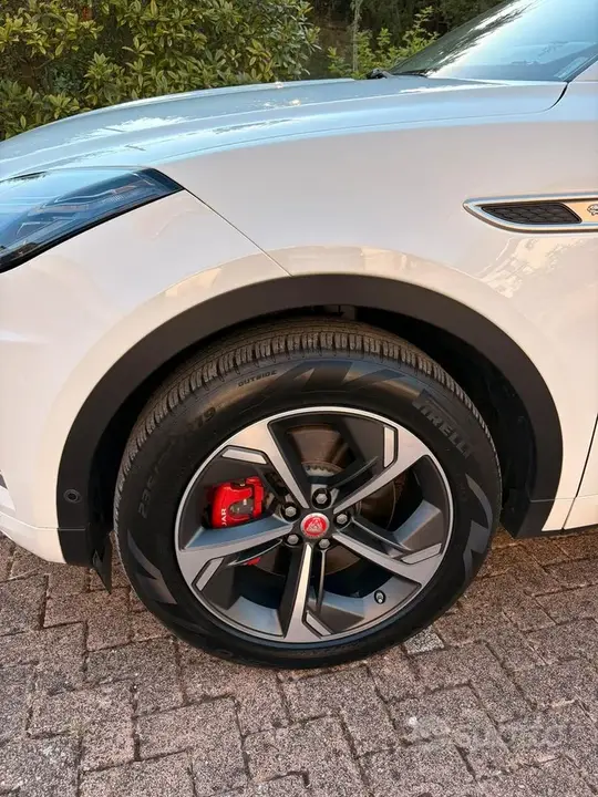 Jaguar E-Pace 2021 photo 5