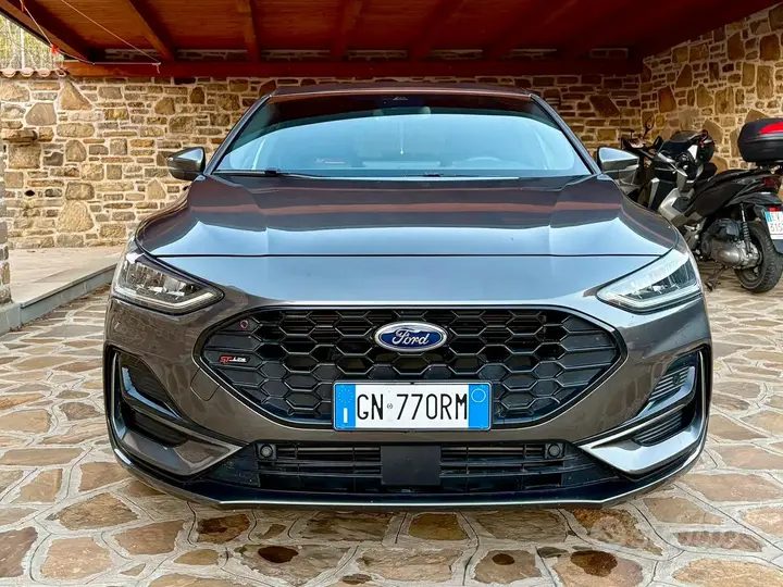 Ford Focus 2023 photo 2