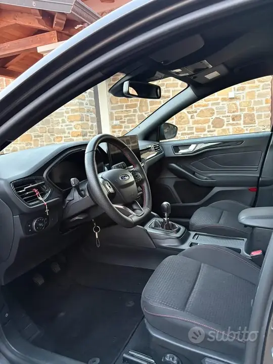 Ford Focus 2023 photo 3
