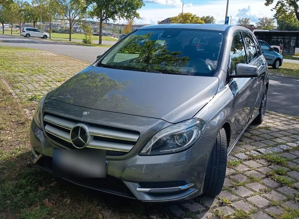 Mercedes-Benz B 220