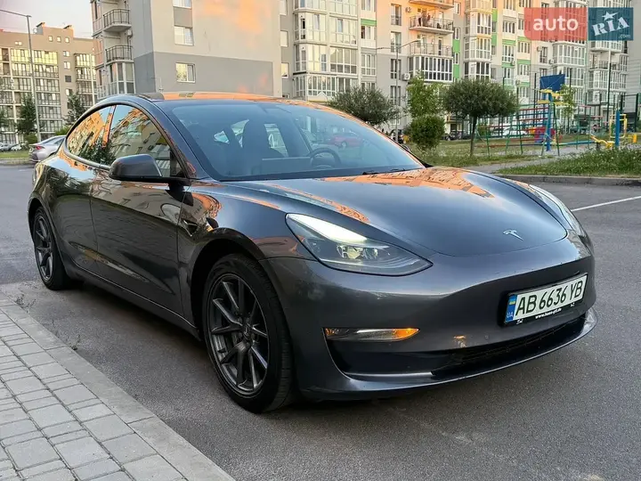 Tesla Model 3 2021 photo 2