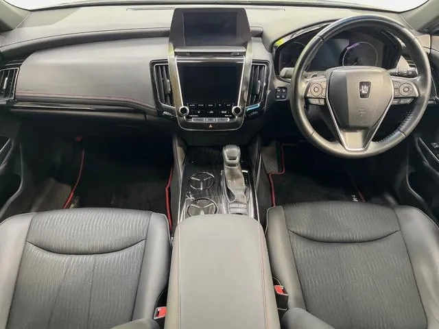Toyota Crown Hybrid 2020 photo 2