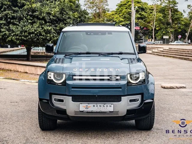 Land Rover Defender 2024 photo 2