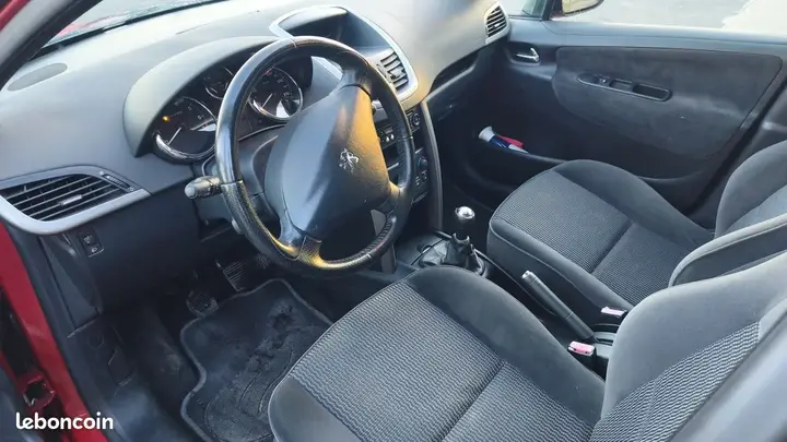 Peugeot 207 2006 photo 3