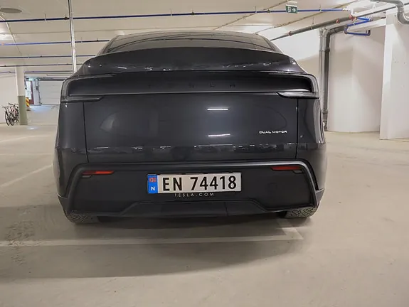 Tesla Model Y 2025 photo 4