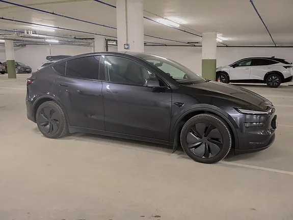 Tesla Model Y 2025 photo 2