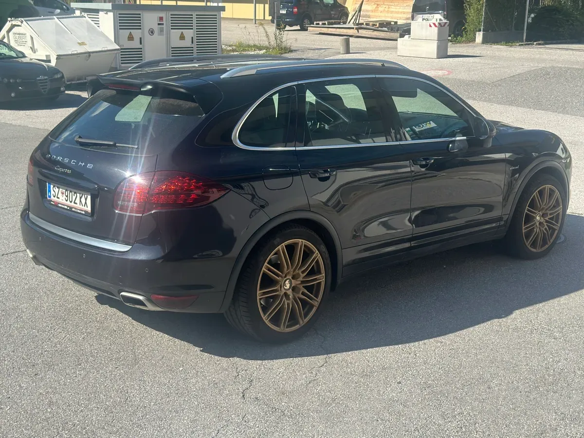 Porsche Cayenne 2013 photo 2