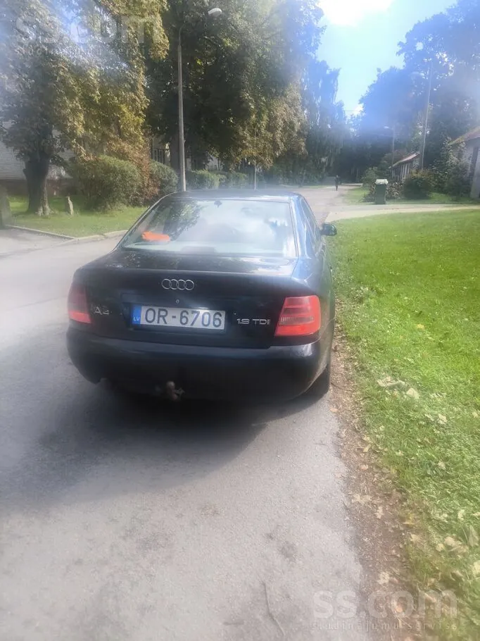 Audi A4 1999 photo 2