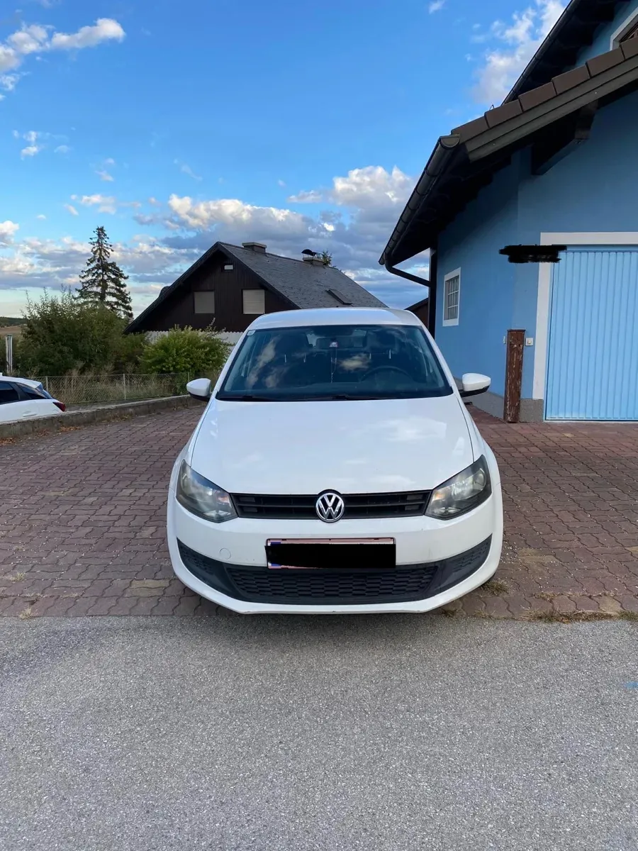 Volkswagen Polo 2011 photo 2