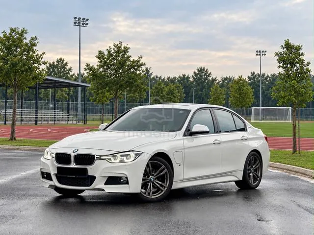 BMW 330E