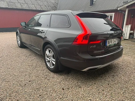 Volvo V90 Cross Country 2019 photo 2