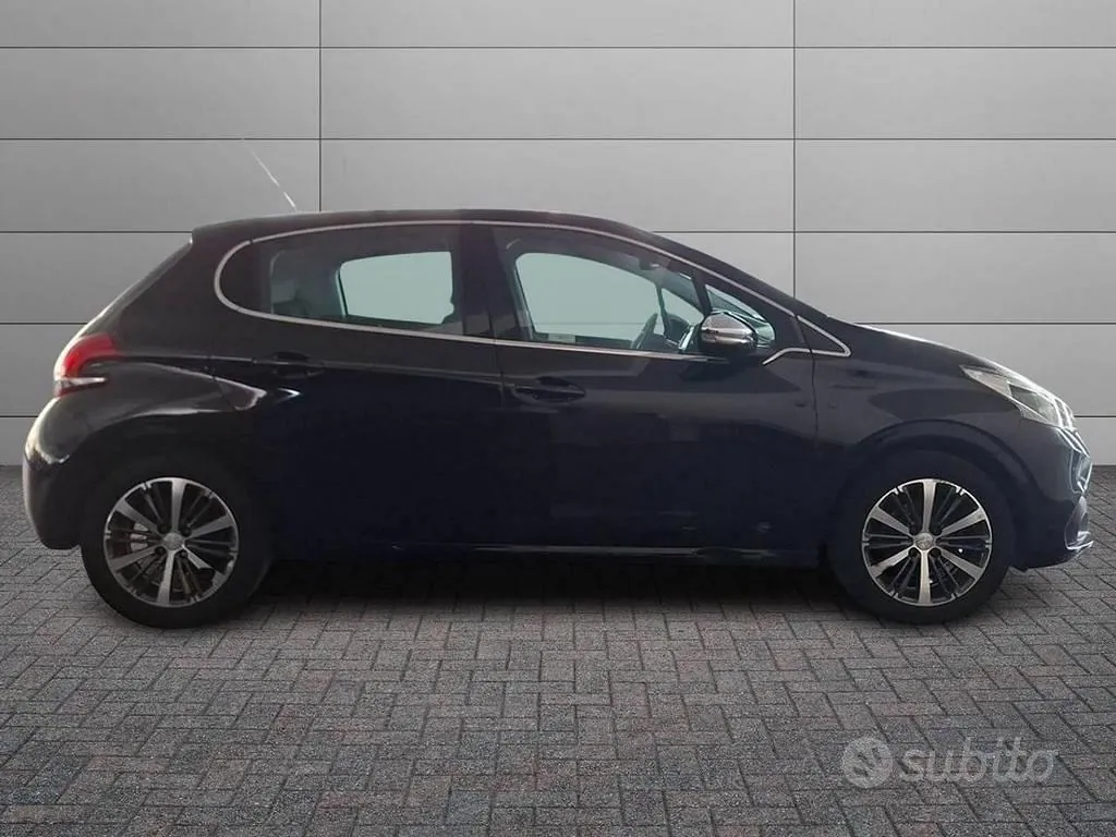 Peugeot 208 2016 photo 3