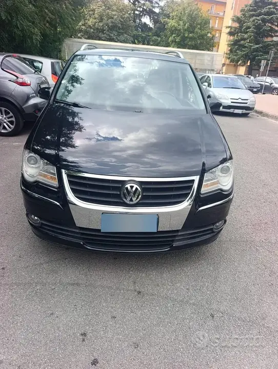 Volkswagen Touran 2008 photo 2