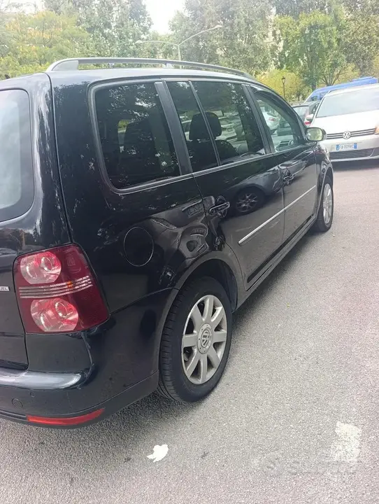 Volkswagen Touran 2008 photo 3