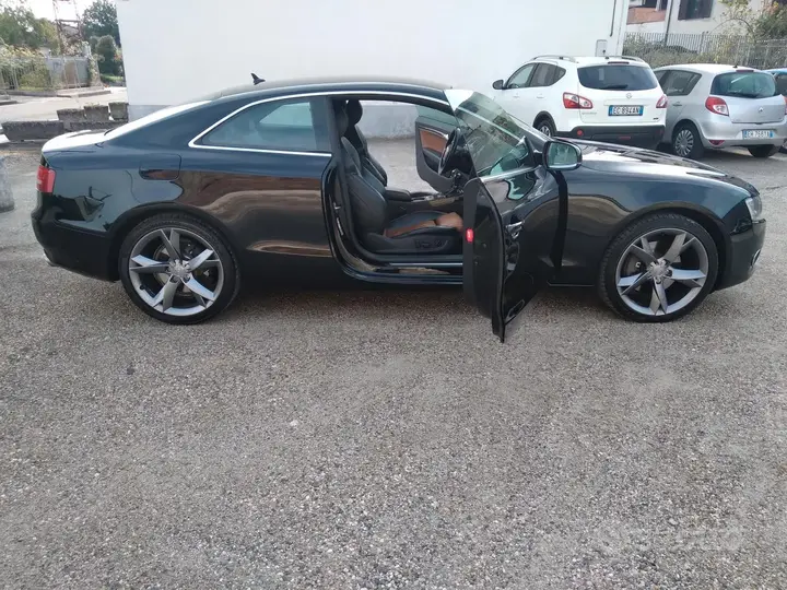 Audi A5 2011 photo 2