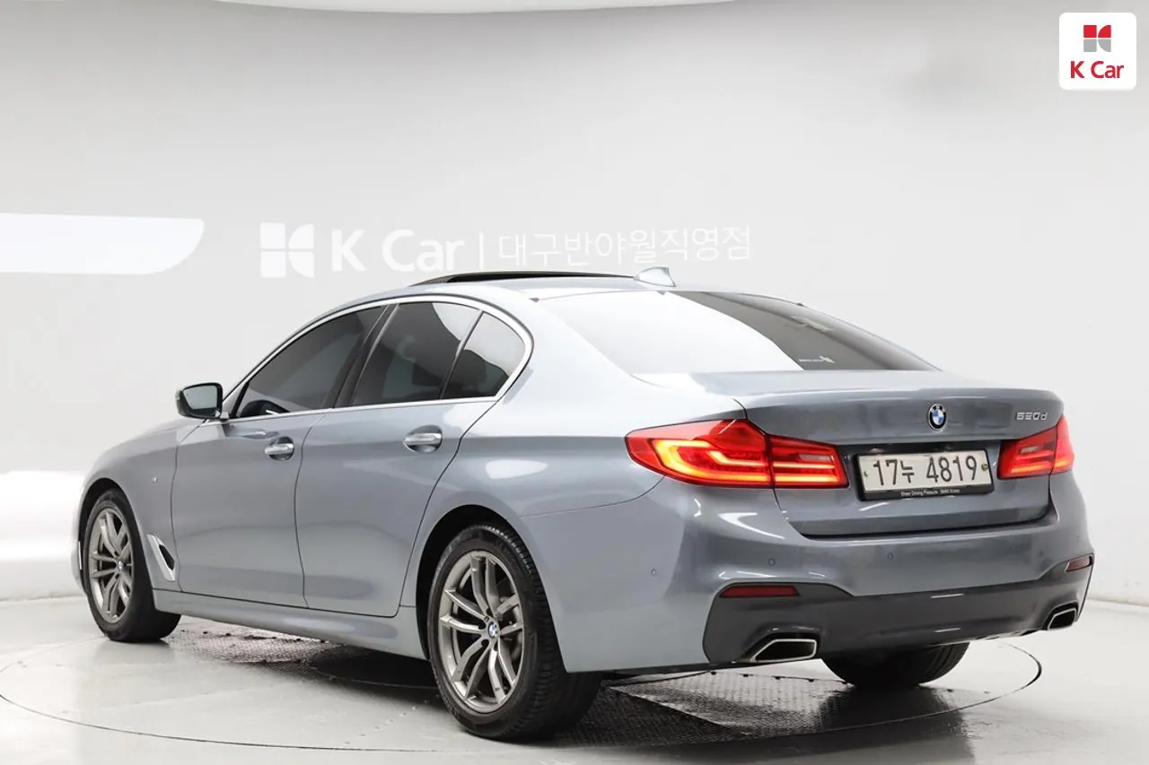 BMW 5 Series G30 2018 photo 2