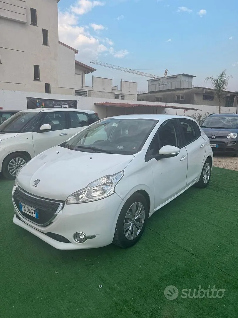 Peugeot 208 2012 photo 3