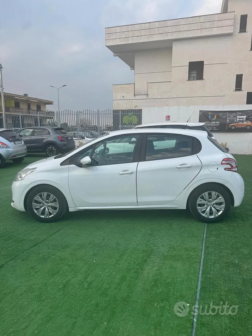 Peugeot 208 2012 photo 4