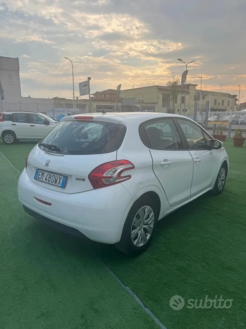 Peugeot 208 2012 photo 5