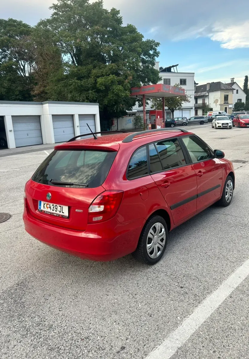 Skoda Fabia 2013 photo 3