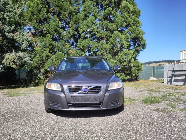 Volvo V50 2011 photo 2