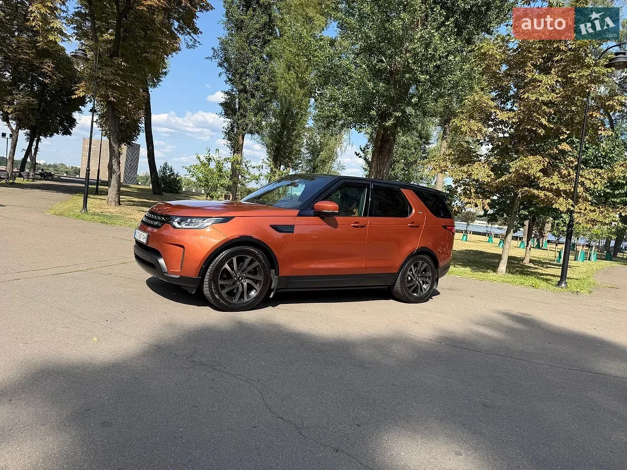 Land Rover Discovery 2019 photo 4