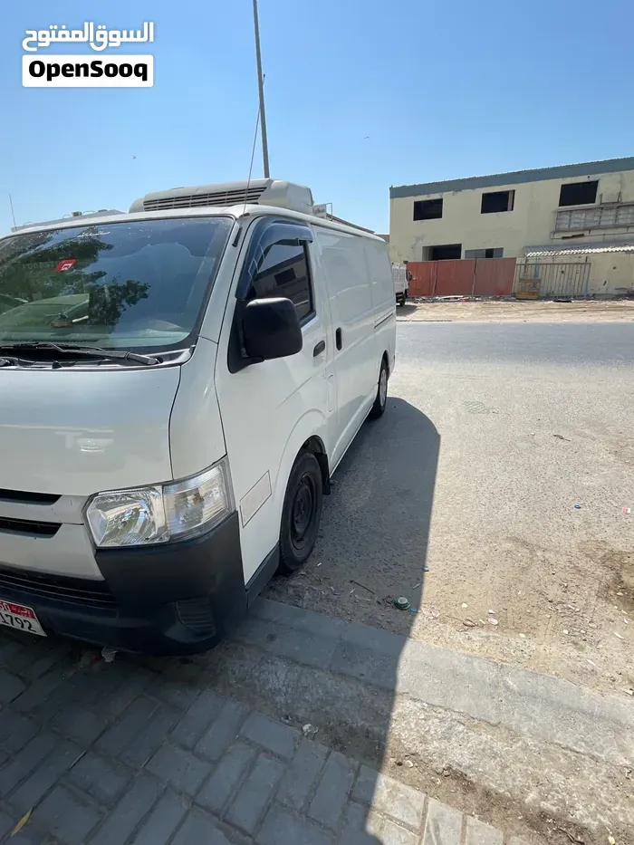 Toyota Hiace 2014 photo 2