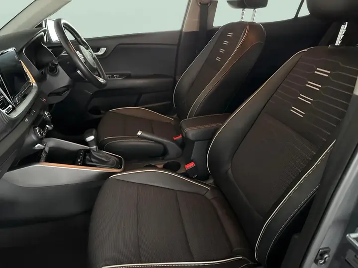 Kia Stonic 2023 photo 4