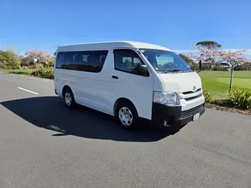 Toyota Hiace 2018 photo 2