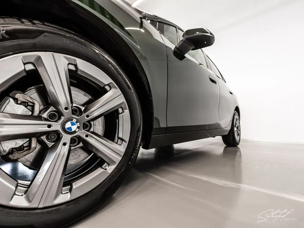 BMW 2 Series 2025 photo 3