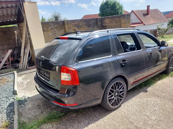 Skoda Octavia Combi 2011 photo 3