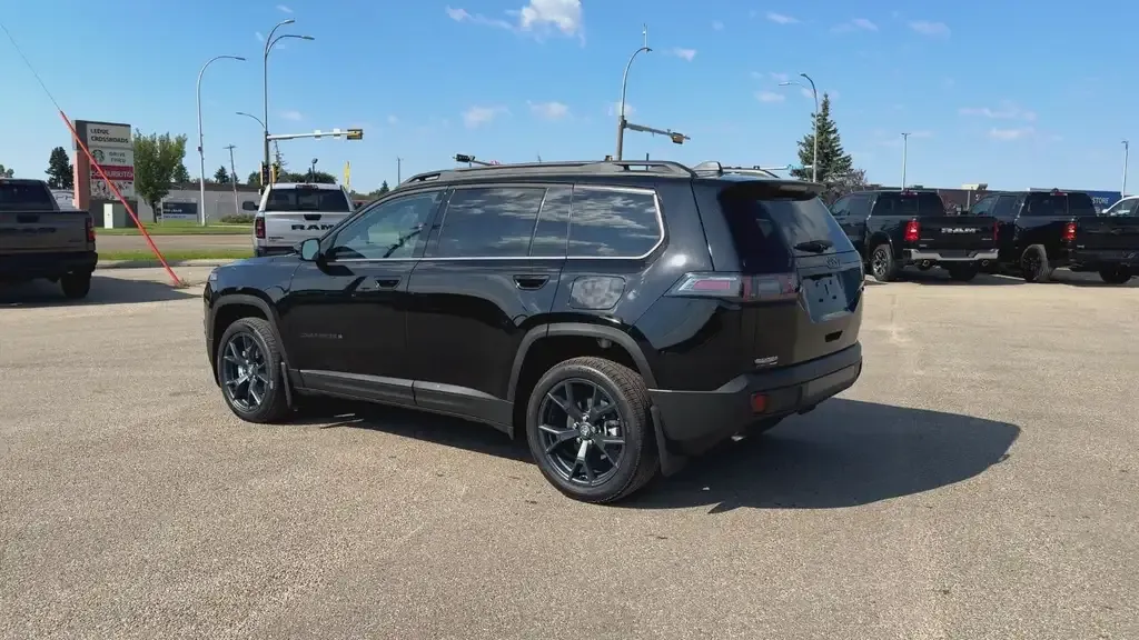 Jeep Cherokee 2026 photo 4