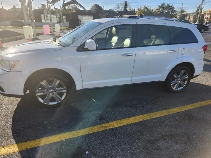 Dodge Journey 2012 photo 2