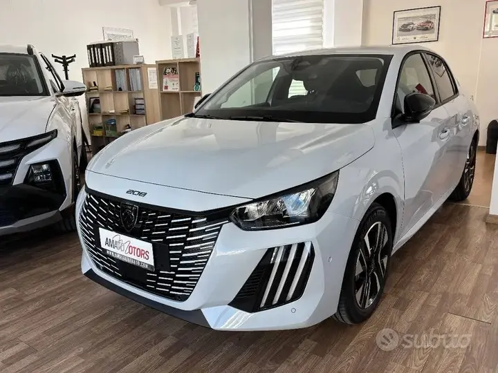 Peugeot 208 photo 2