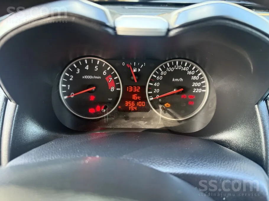 Nissan Note 2012 photo 4