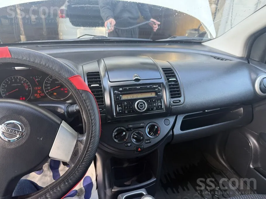 Nissan Note 2012 photo 5