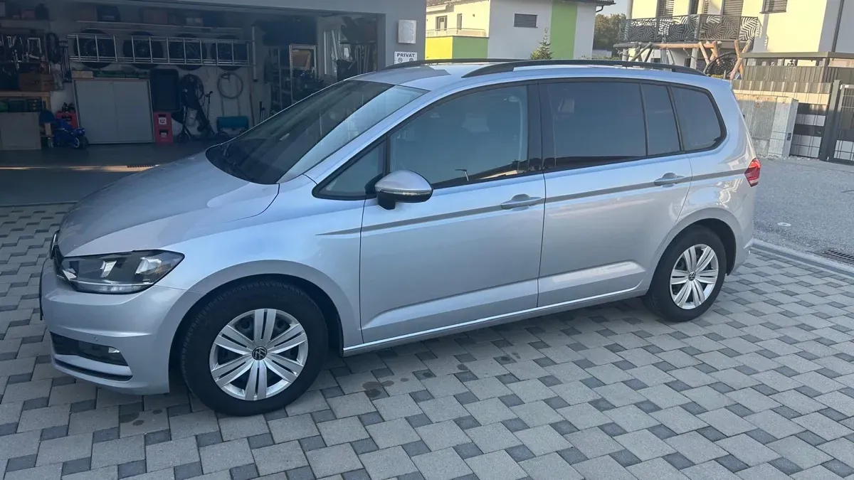 Volkswagen Touran 2021 photo 2